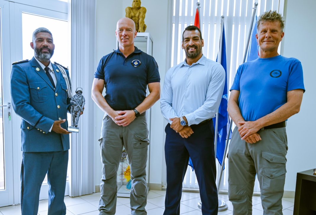 Hoofd Nederlandse DSI brengt werkbezoek aan Korps Politie Aruba Hoofd Nederlandse DSI brengt werkbezoek aan Korps Politie Aruba