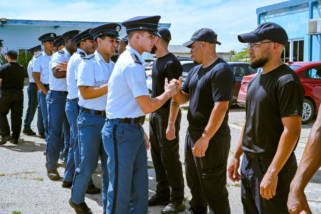 Nieuwe lichting politieagenten rondt opleiding af Nieuwe lichting politieagenten rondt opleiding af
