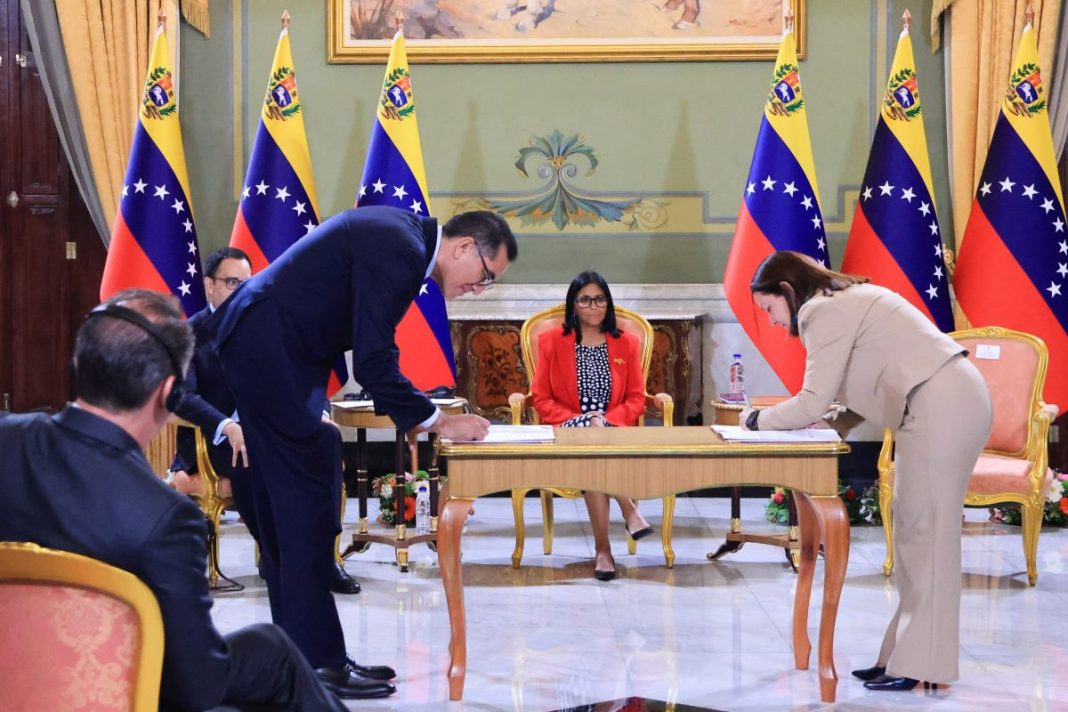 Venezuela firma acuerdos con dos empresas energéticas de Estados Unidos
