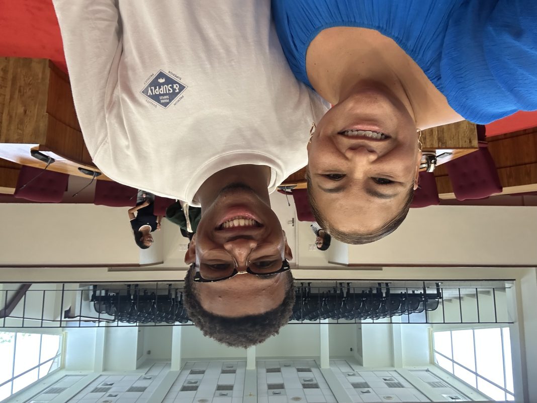 Parlement ontvangt havo 4-leerlingen van Colegio Nigel Matthew voor les staatsinrichting Parlement ontvangt havo 4-leerlingen van Colegio Nigel Matthew voor les staatsinrichting