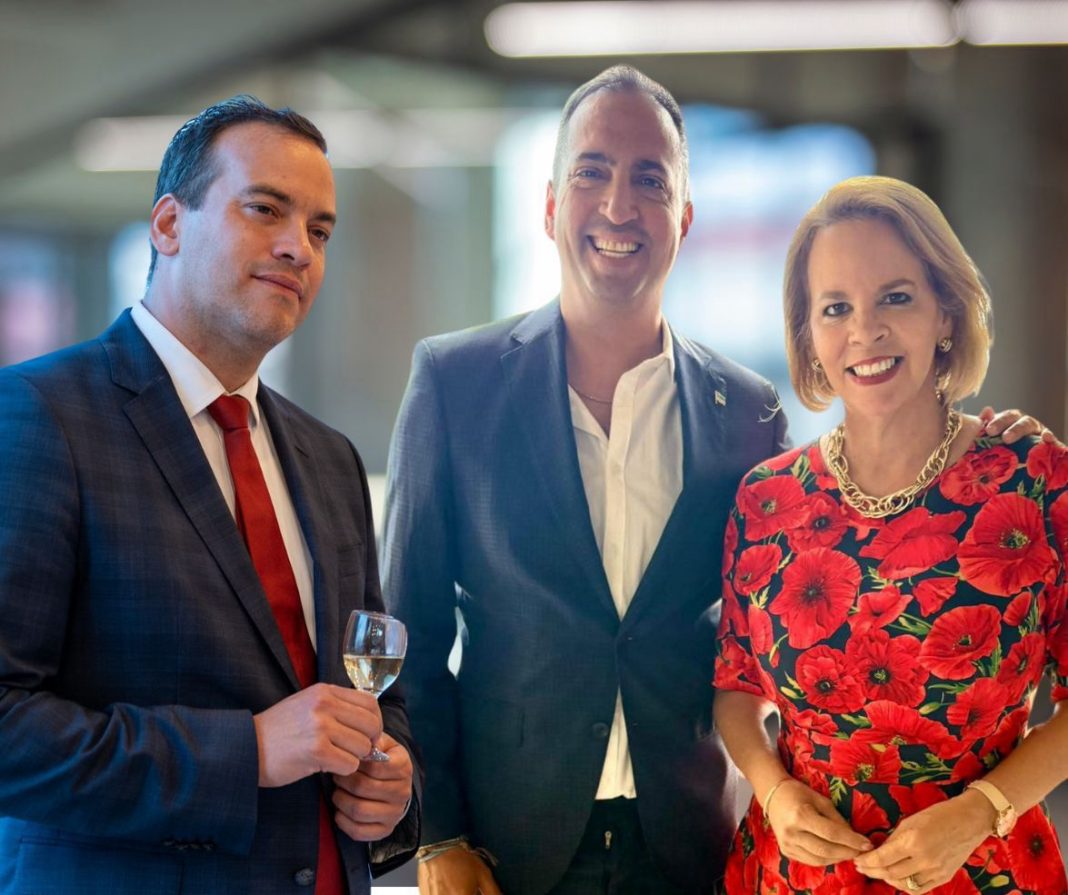 Evelyn Wever-Croes: minister Geoffrey Wever toont te weinig respect voor Parlement Evelyn Wever-Croes: minister Geoffrey Wever toont te weinig respect voor Parlement