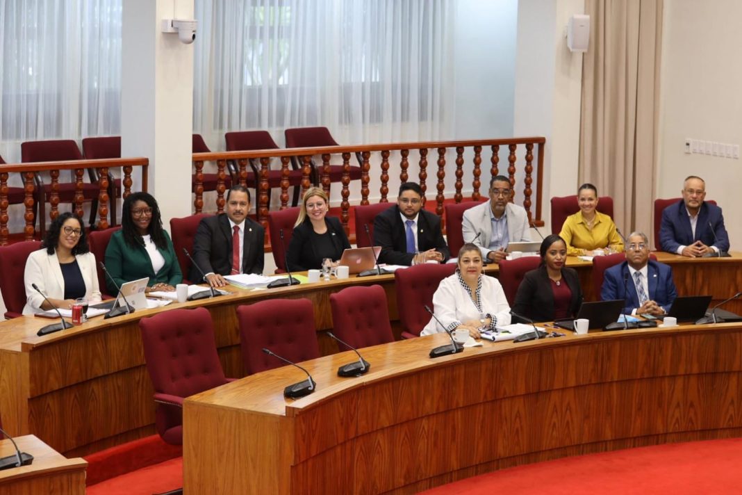 AVP-fractie haalt uit naar MEP en benadrukt steun aan coalitie AVP-fractie haalt uit naar MEP en benadrukt steun aan coalitie