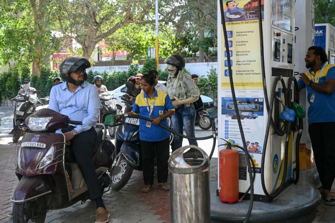 India verhoogt brandstofprijzen voor derde keer in acht dagen (Picture by: assets.bwbx.io)