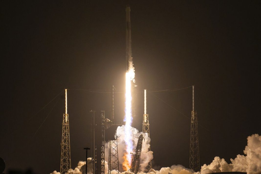 SpaceX bereidt grootste beursgang ooit voor (Picture by: assets.bwbx.io)