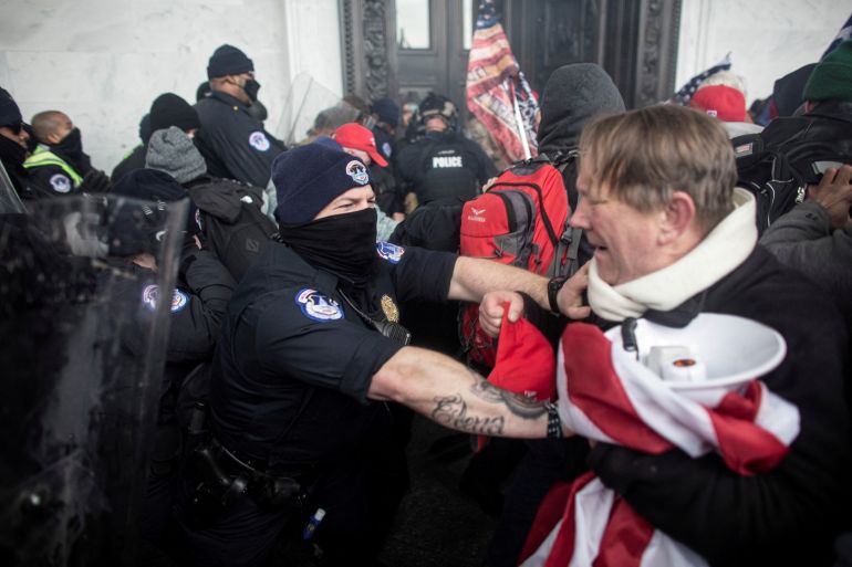 Amerikaanse rechter blokkeert Trumps omstreden 'anti-wapenfonds' van 1,8 miljard dollar (Picture by: aljazeera.com)