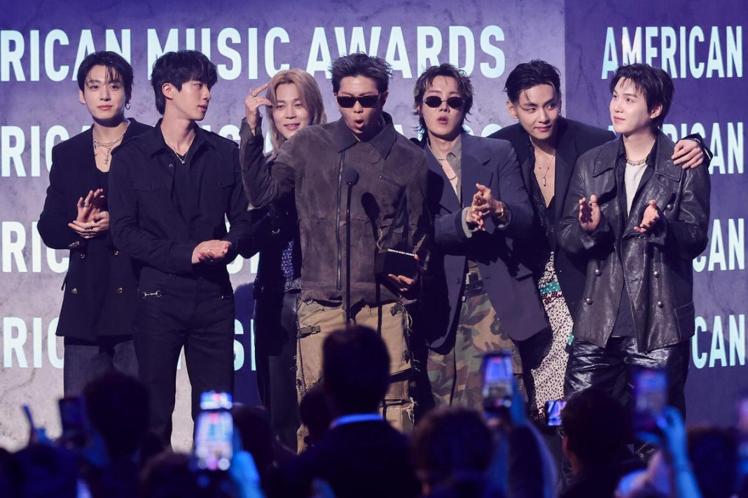 BTS wint Artist of the Year op de American Music Awards BTS wint Artist of the Year op de American Music Awards (Picture by: variety.com)