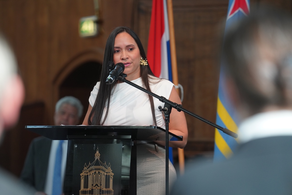 Aruba installeert Mildred Schwengle als minister plenipotentiaris in Nederland Aruba installeert Mildred Schwengle als minister plenipotentiaris in Nederland