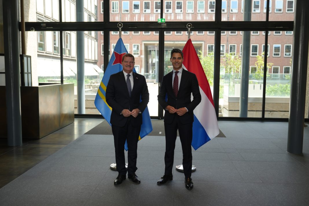 Premier Mike Eman benadrukt stabiliteit en gezamenlijke vooruitgang in overleg met Nederland Premier Mike Eman benadrukt stabiliteit en gezamenlijke vooruitgang in overleg met Nederland