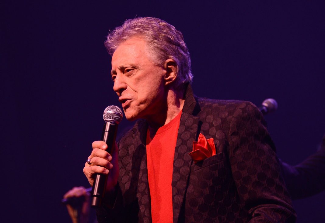 Frankie Valli annuleert alle concerten voor de rest van 2026 vanwege gezondheid (Picture by: variety.com)