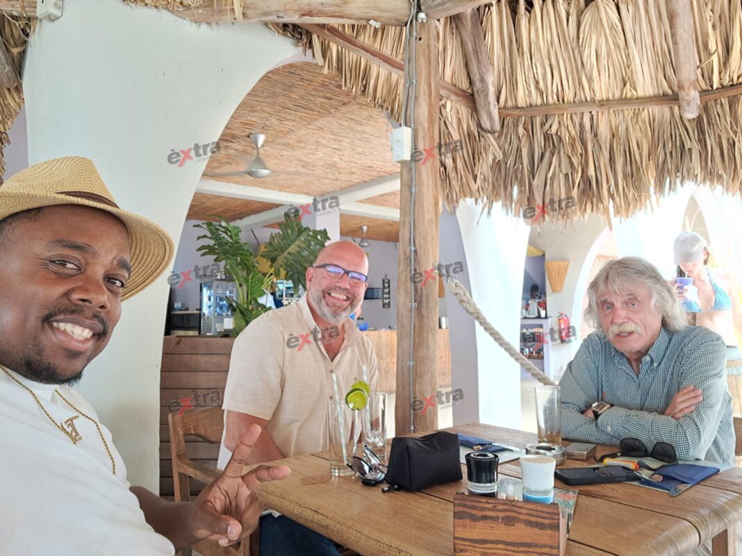 Johan Derksen verblijft op Curaçao: 'Ik heb niets tegen dit eiland' (Picture by: extra.cw)
