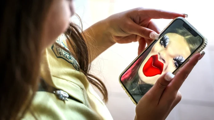Kinderen zonder smartphone slapen beter en hebben minder last van depressie (Picture by: extraboneiru.com)
