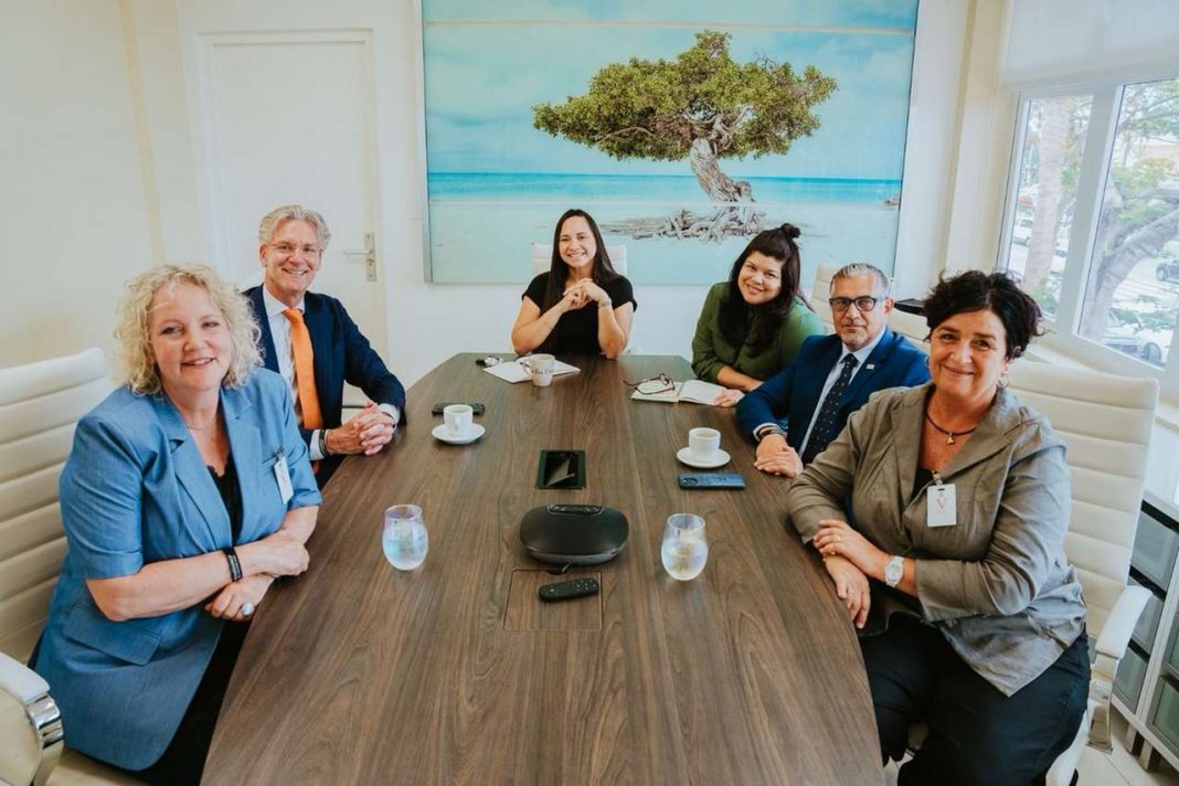Minister Croes voert overleg met NHL Stenden University over uitbreiding onderwijsaanbod Aruba (Picture by: 24ora.com)
