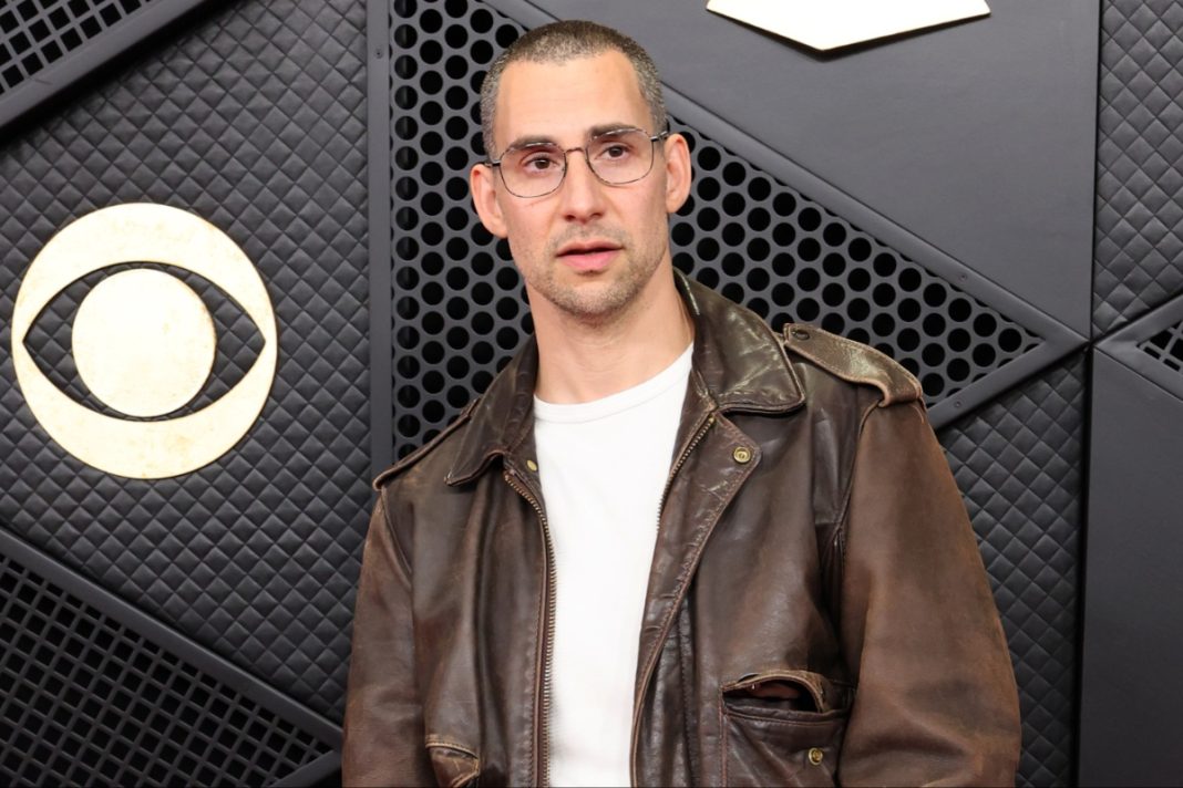 Jack Antonoff noemt makers van AI-muziek 'goddeloze hoeren': 'Slechte actoren onthullen zichzelf'