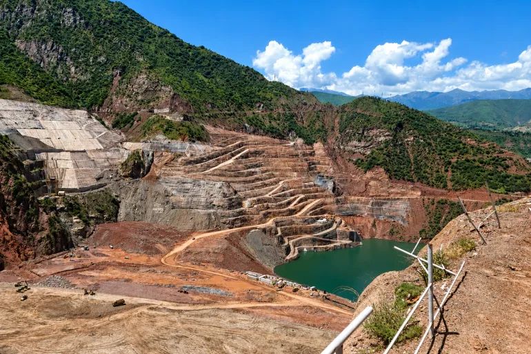 Op weg naar de Rogun-dam: Tadzjikistans grootste nationale droom Op weg naar de Rogun-dam: Tadzjikistans grootste nationale droom (Picture by: aljazeera.com)