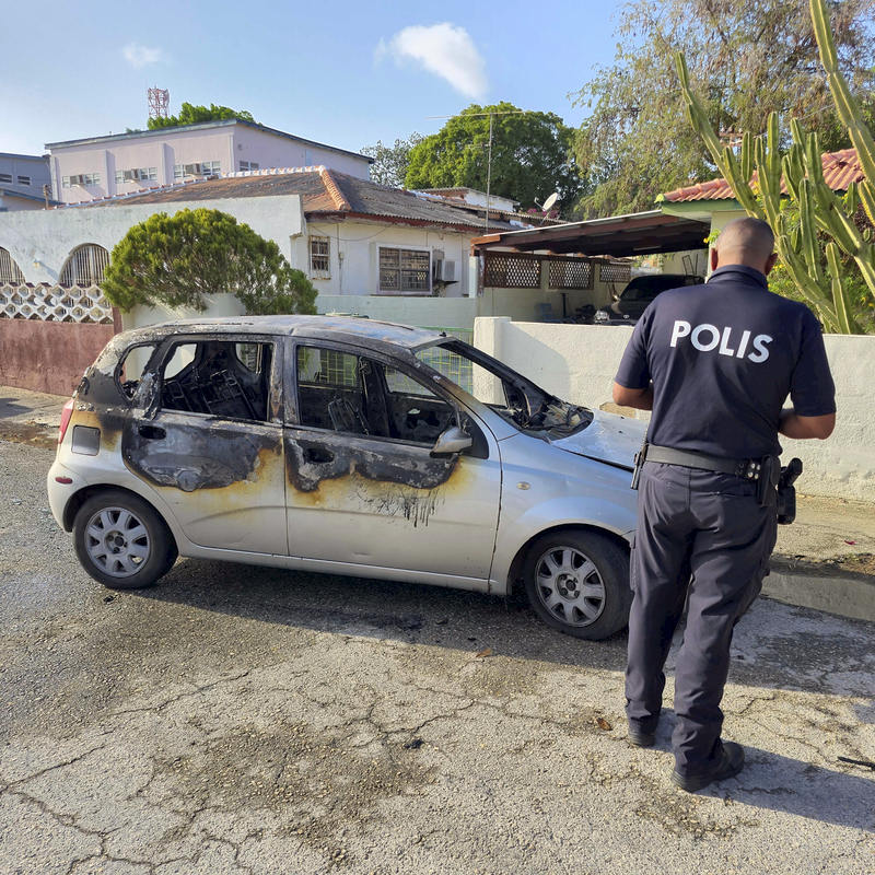 Opnieuw voertuig in brand gevlogen op Curaçao Opnieuw voertuig in brand gevlogen op Curaçao (Picture by: extra.cw)