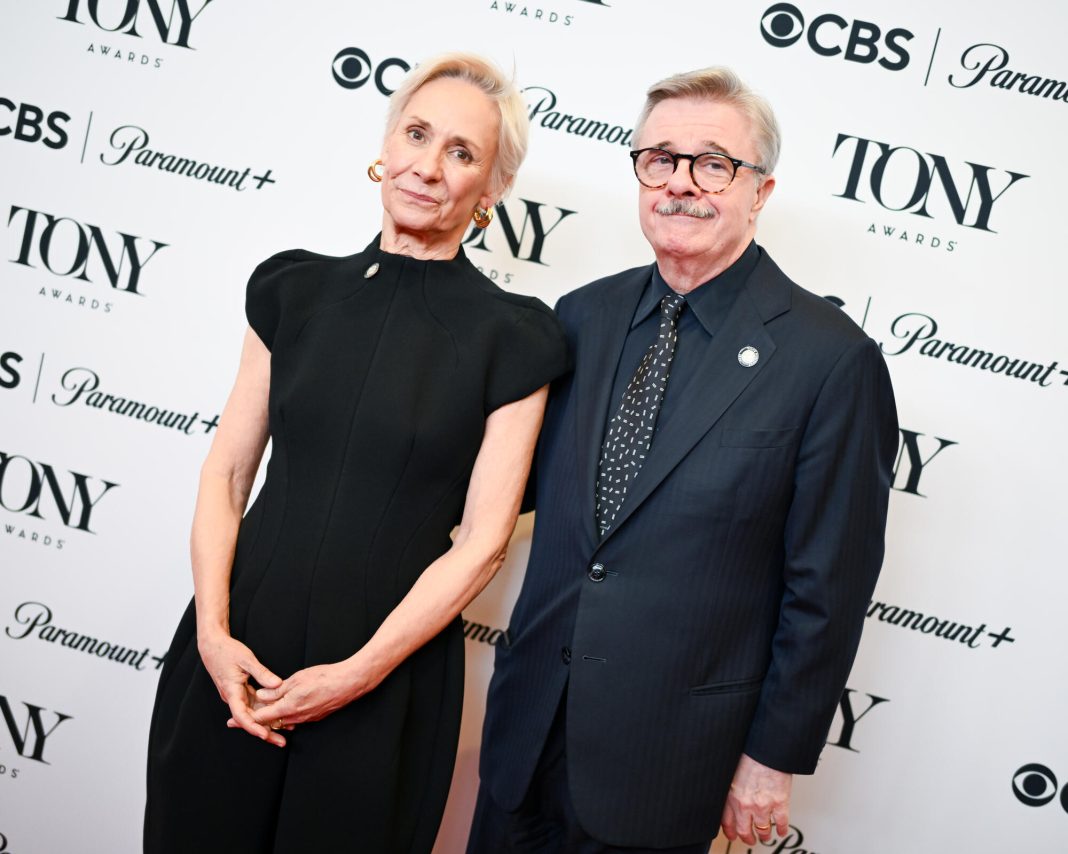 Nathan Lane breekt uit typecasting met Tony-genomineerde 'Death of a Salesman' (Picture by: variety.com)