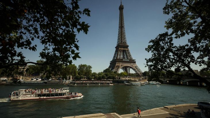 Parijzenaars trotseren zwemverbod tijdens hittegolf in Europa (Picture by: aljazeera.com)