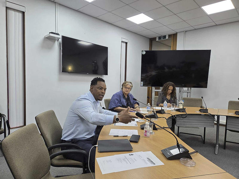 Parlement Curaçao zet eerste stappen voor kwaliteitsverbetering debatten Parlement Curaçao zet eerste stappen voor kwaliteitsverbetering debatten (Picture by: extra.cw)