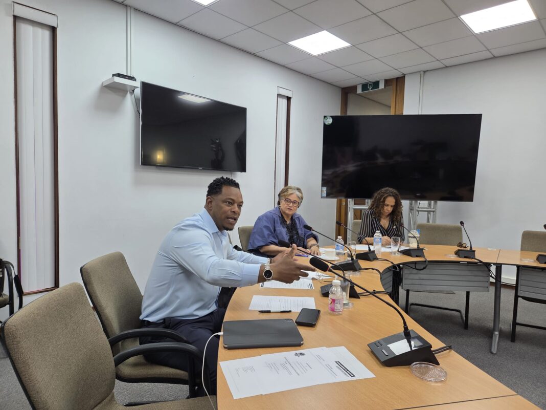 Parlement Curaçao zet eerste stappen voor plan om debatkwaliteit te verhogen (Picture by: extra.cw)