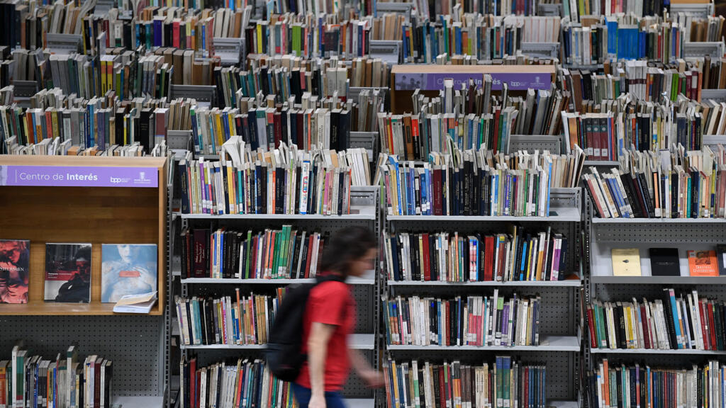 Prijswinnend verhaal wekt verdenking van AI-gebruik: nieuw tijdperk van 'literaire slop'? (Picture by: s.france24.com)