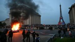 Rellen na Champions League-winst PSG: honderden arrestaties en tientallen gewonden Rellen na Champions League-winst PSG: honderden arrestaties en tientallen gewonden (Picture by: ichef.bbci.co.uk)