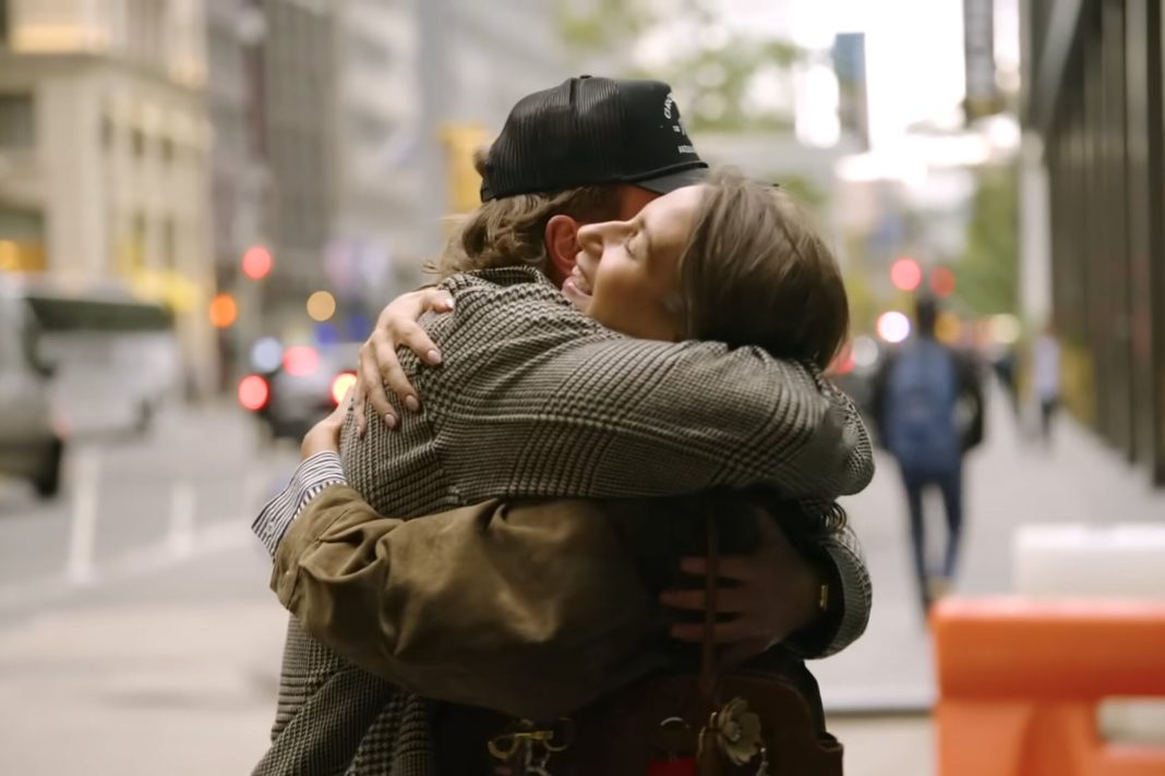 Emotioneel moment in 'In the City': Amanda Batula en Kyle Cooke reageren op ontrouwgeruchten (Picture by: variety.com)