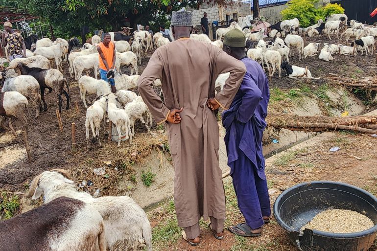 Stijgende kosten drukken Eid-vieringen in Nigeria: families bezuinigen op feest Stijgende kosten drukken Eid-vieringen in Nigeria: families bezuinigen op feest (Picture by: aljazeera.com)