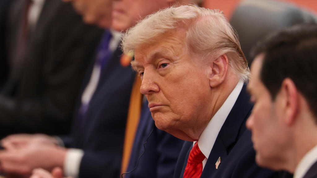 Trump richt miljardenfonds op voor 'politieke slachtoffers', kritiek en rechtszaken volgen (Picture by: s.france24.com)