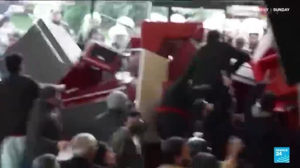 Turkse politie bestormt hoofdkantoor oppositiepartij CHP in Ankara (Picture by: s.france24.com)