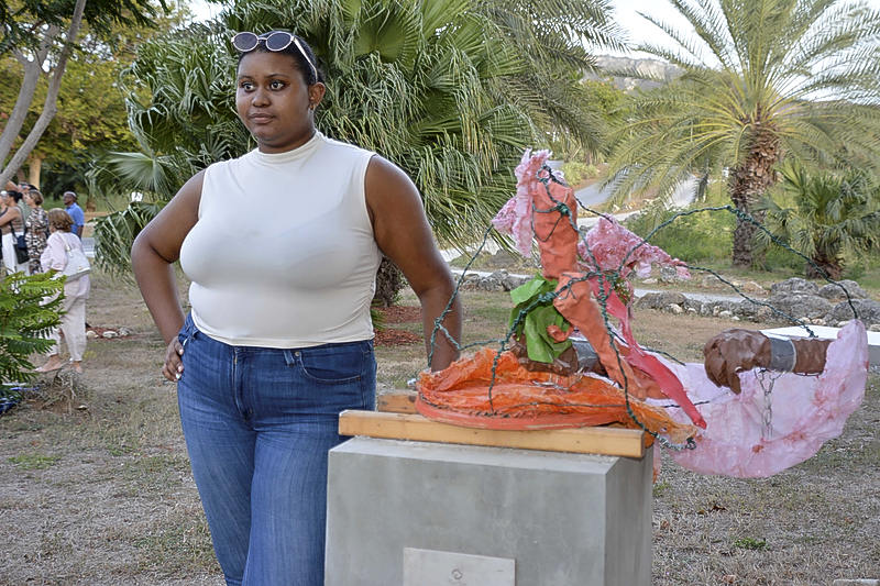 Vier nieuwe kunstwerken toegevoegd aan Beeldentuin Blue Bay op Curaçao Vier nieuwe kunstwerken toegevoegd aan Beeldentuin Blue Bay op Curaçao (Picture by: extra.cw)