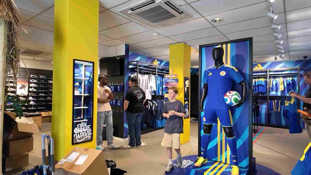 Voetbalshop Curaçao opent vestiging in Rotterdam Voetbalshop Curaçao opent vestiging in Rotterdam (Picture by: 24ora.com)
