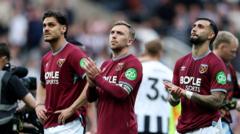 West Ham gedegradeerd: wat staat de club nu te wachten? West Ham gedegradeerd: wat staat de club nu te wachten? (Picture by: ichef.bbci.co.uk)