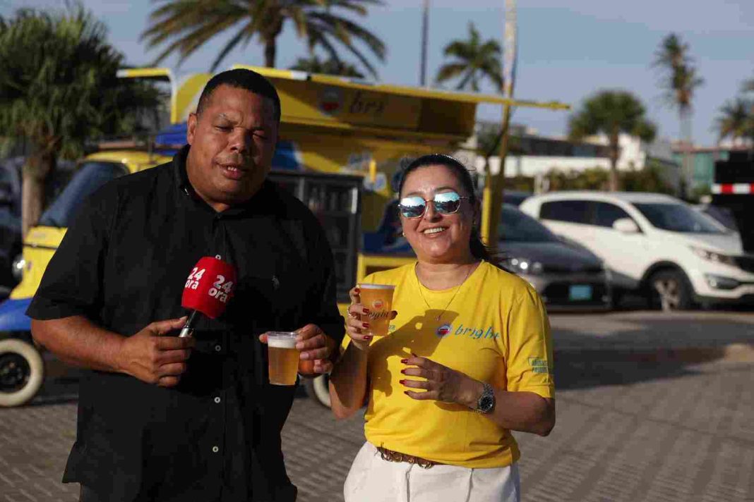 Amstel introduceert 'Blue Wave Bottle Edition' ter ondersteuning van Curaçao op WK 2026 (Picture by: 24ora.com)