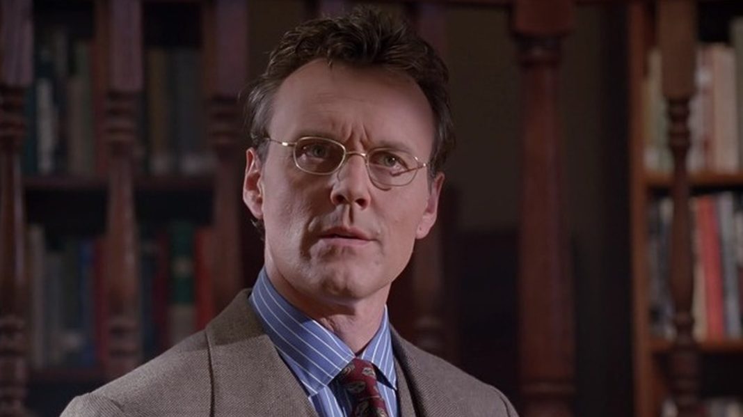 Anthony Head keerde terug als Giles in audiodrama ‘Slayers’ uit 2023 Anthony Head keerde terug als Giles in audiodrama 'Slayers' uit 2023 (Picture by: slashfilm.com)