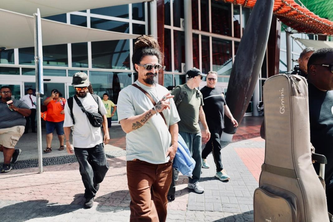 Argentijnse artiest Dread Mar-I aangekomen op Aruba voor Flip Flop Festival Argentijnse artiest Dread Mar-I aangekomen op Aruba voor Flip Flop Festival (Picture by: 24ora.com)