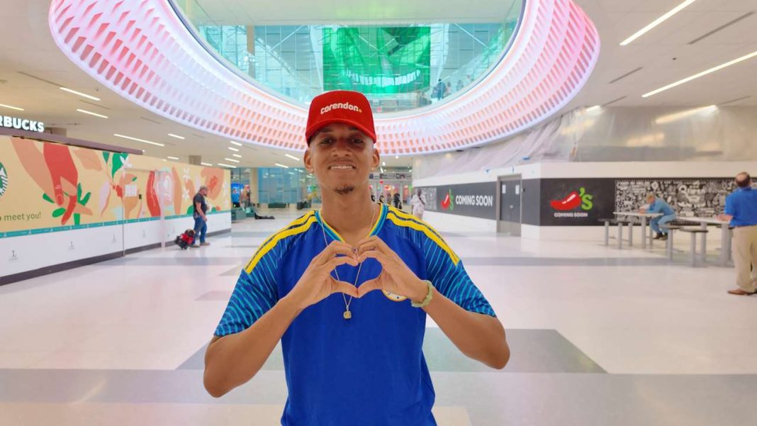 Arubaanse influencer Garcia gaat viraal met dansvideo op weg naar WK-kwalificatiewedstrijd (Picture by: 24ora.com)