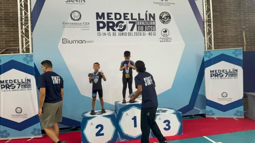 Arubaanse jeugdatleet wint goud en zilver op BJJ-toernooi in Colombia (Picture by: 24ora.com)