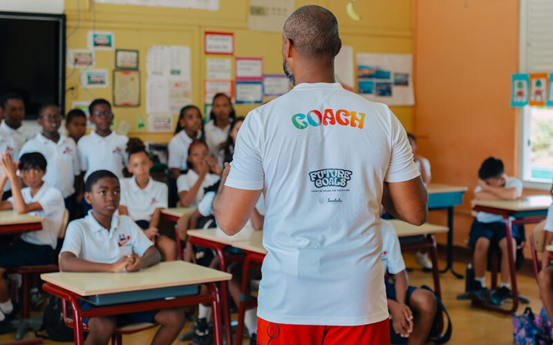 BBC maakt documentaire over milieuvriendelijk voetbalproject van Ajax op Curaçao (Picture by: paradisefm.cw)