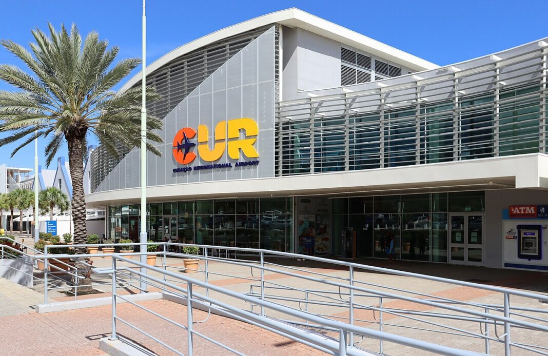 Beperkte parkeerruimte op luchthaven Curaçao: reizigers opgelet (Picture by: extra.cw)