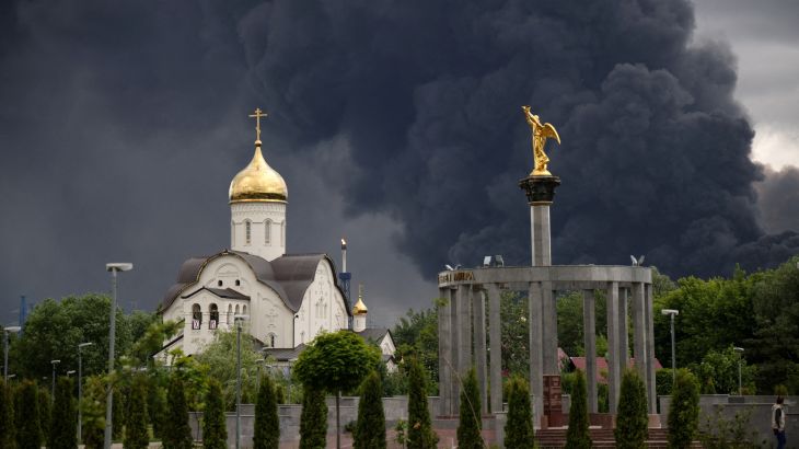 Brandstoftekorten en drone-aanvallen brengen oorlog naar Rusland zelf Brandstoftekorten en drone-aanvallen brengen oorlog naar Rusland zelf (Picture by: aljazeera.com)