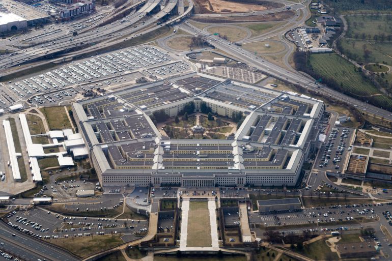Brandweer rukt uit naar Pentagon na gevaarlijk incident met luchtkwaliteit Brandweer rukt uit naar Pentagon na gevaarlijk incident met luchtkwaliteit (Picture by: aljazeera.com)