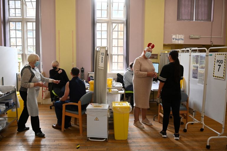 Brits advies: NHS-medewerkers mogen geen politieke buttons dragen op het werk (Picture by: aljazeera.com)