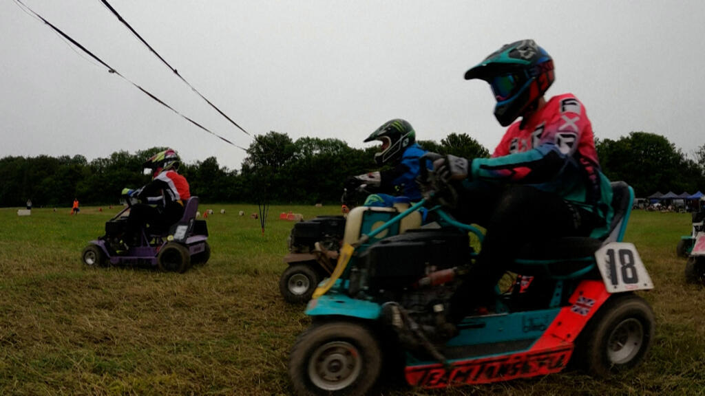 Brits kampioenschap grasmaaiers: razendsnelle machines scheuren over het circuit Brits kampioenschap grasmaaiers: razendsnelle machines scheuren over het circuit (Picture by: s.france24.com)