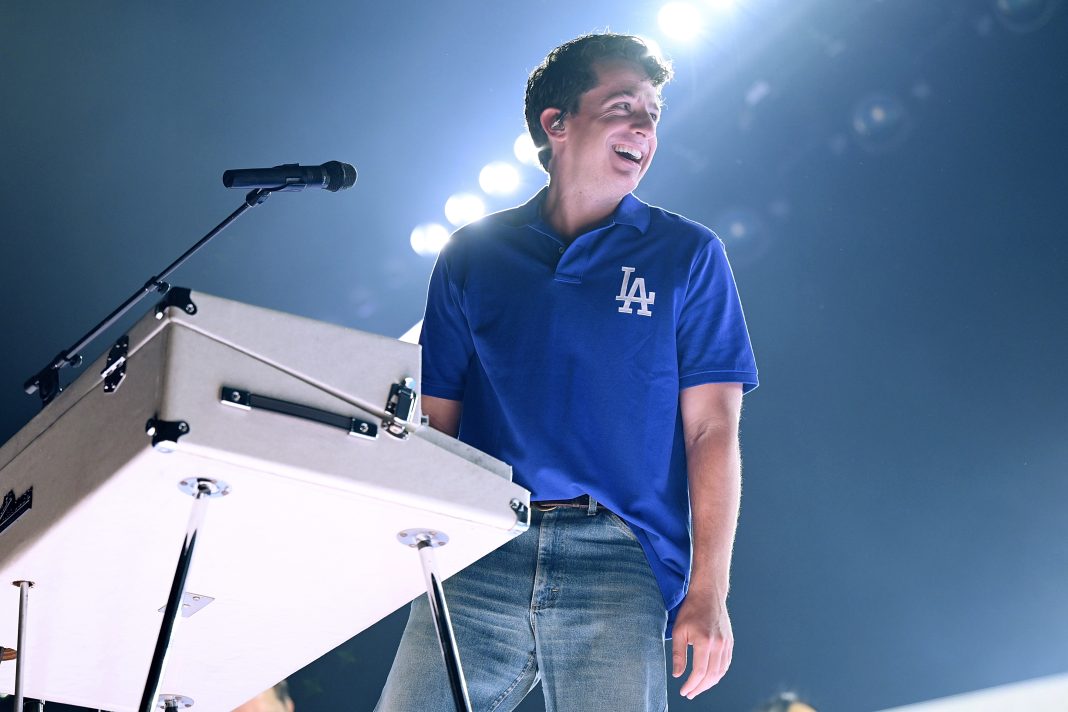 Charlie Puth annuleert concert vanwege ziekte: 'Ik ben er kapot van' (Picture by: variety.com)