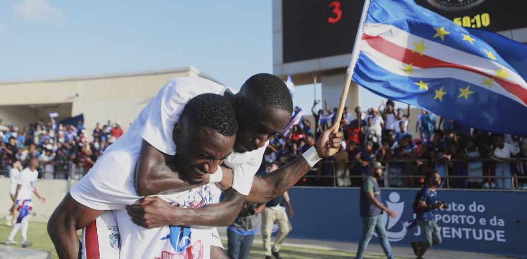 Curaçao en Kaapverdië plaatsen zich voor het WK voetbal (Photo by: theconversation.com)