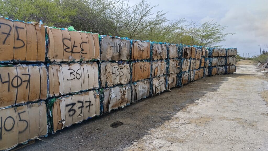 Curaçao exporteert laatste grote lading gekleurde PET-flessen (Picture by: nu.cw)