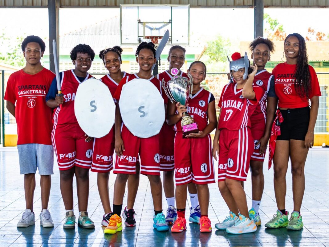Curaçao kroont kampioenen jeugd damesbasketbal 5-tegen-5 Curaçao kroont kampioenen jeugd damesbasketbal 5-tegen-5 (Picture by: extra.cw)
