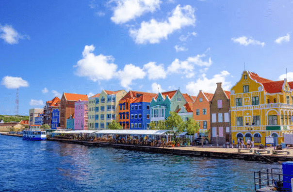 Curaçao stopt tijdelijk met visumverstrekking aan reizigers uit ebola-risicolanden Curaçao stopt tijdelijk met visumverstrekking aan reizigers uit ebola-risicolanden (Picture by: nu.cw)