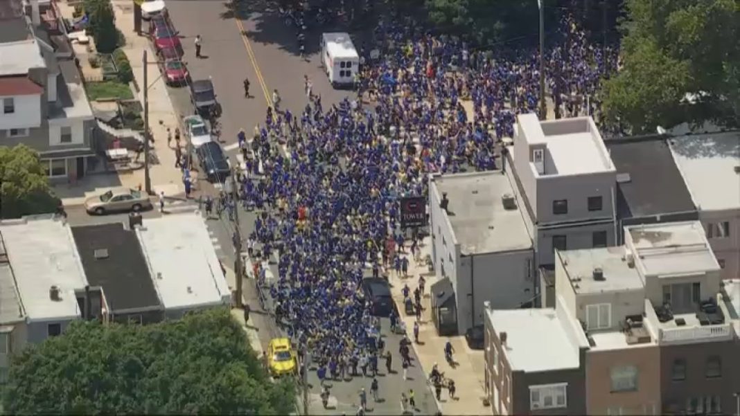 Curaçao-supporters marcheren door South Philadelphia voor WK-wedstrijd (Photo by: nbcphiladelphia.com)