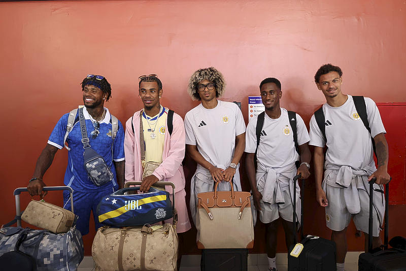 Curaçaose voetballers keren terug naar het eiland na uitschakeling WK-kwalificatie (Picture by: extra.cw)